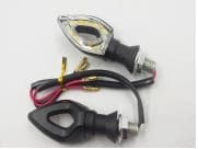 GUIÑO UNIV. FLECHA C/AGUJ.CENTRAL 12 LEDS 8,5CMS LARGO (SETX2)
